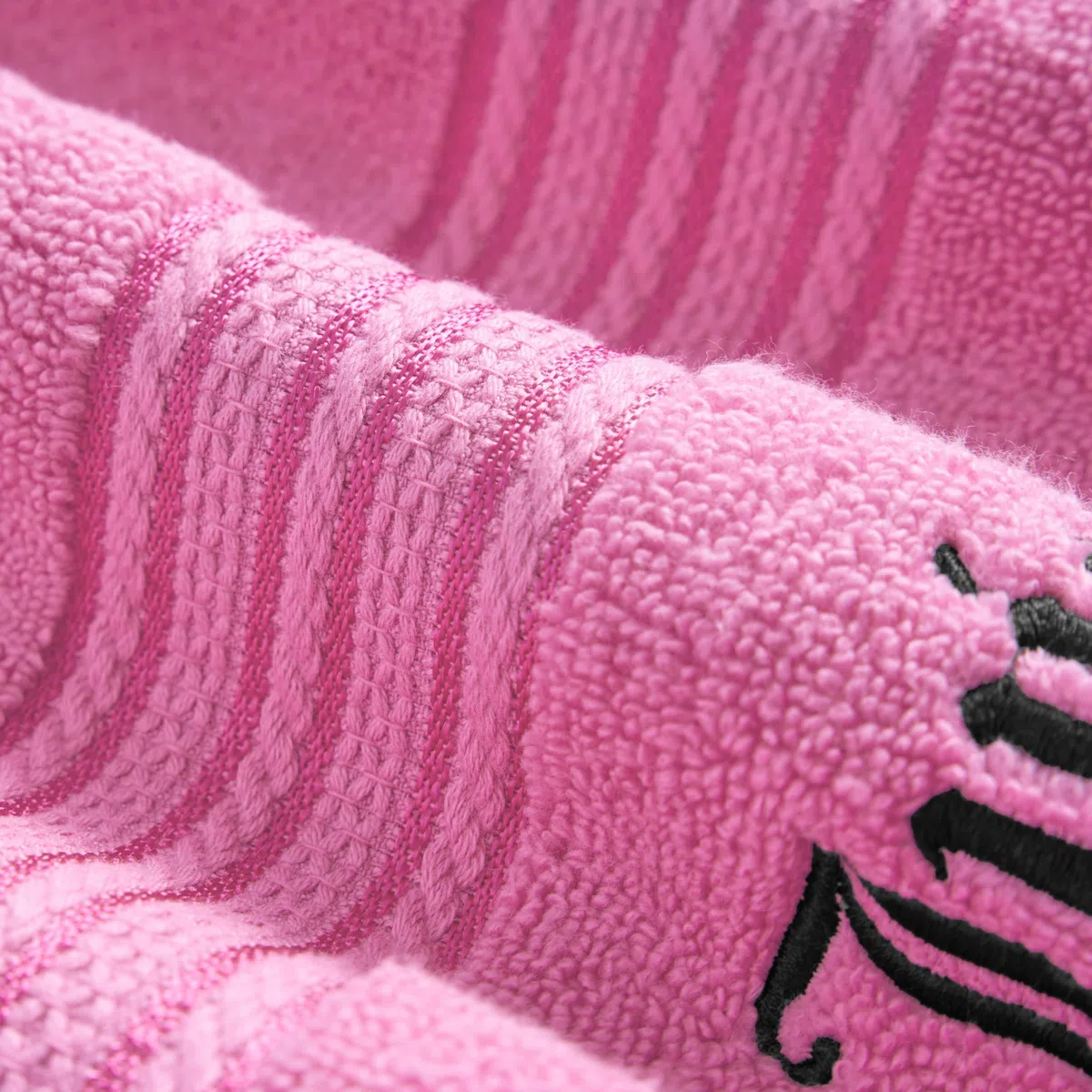 Juicy Couture Alyssa - Lujoso Juego de 6 Toallas de baño, (2) Toallas de baño, (2) Toallas de Mano y (2) paños de baño, Color Rosa Intenso