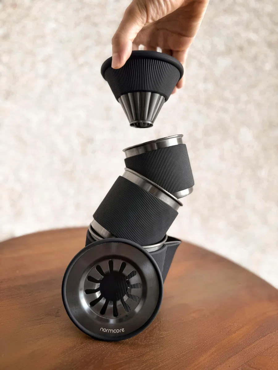 Normcore Juego de cafetera portátil de viaje, gotero de café de viaje de una sola taza, uso V60 y cafetera de papel de filtro ondulado, acero inoxidable 304, revestimiento negro mate