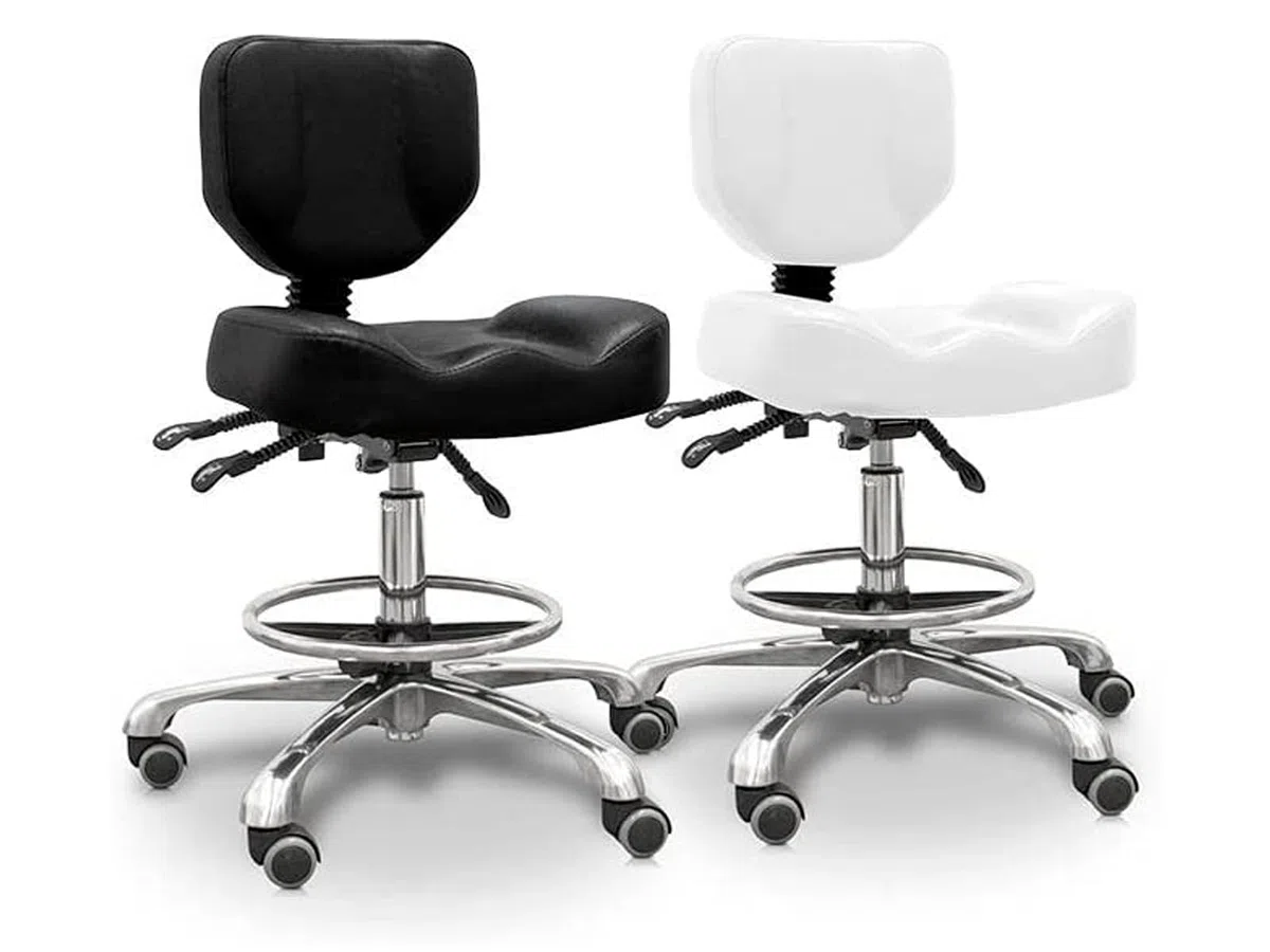 QUIRUMED Taburete hidráulico con Respaldo, Asiento reclinable y reposapiés, Color Negro, tapizado en Polipiel, Acero Cromado, Antideslizante, Ergonómico