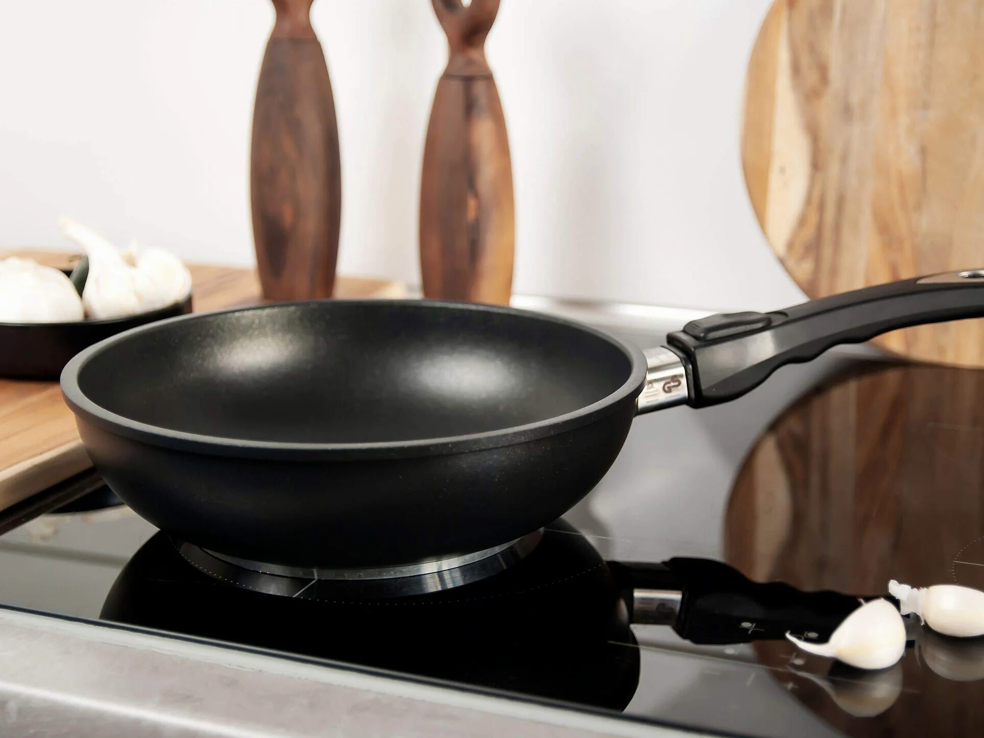 AMT Inducción de saltear 24 cm & # X284; 6 cm de altura lotan Gastroguss