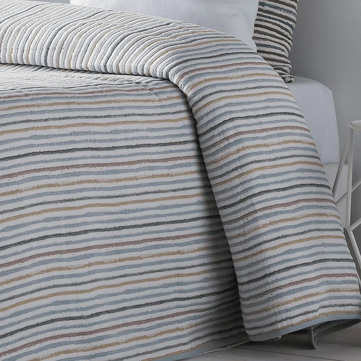 VIALMAN Colcha Bouti Ligero Sofia 14 con un Diseño de Rayas para Cama de Matrimonio de 180 | Colcha Jaquard 180 | Colcha Beige 270x270 cm
