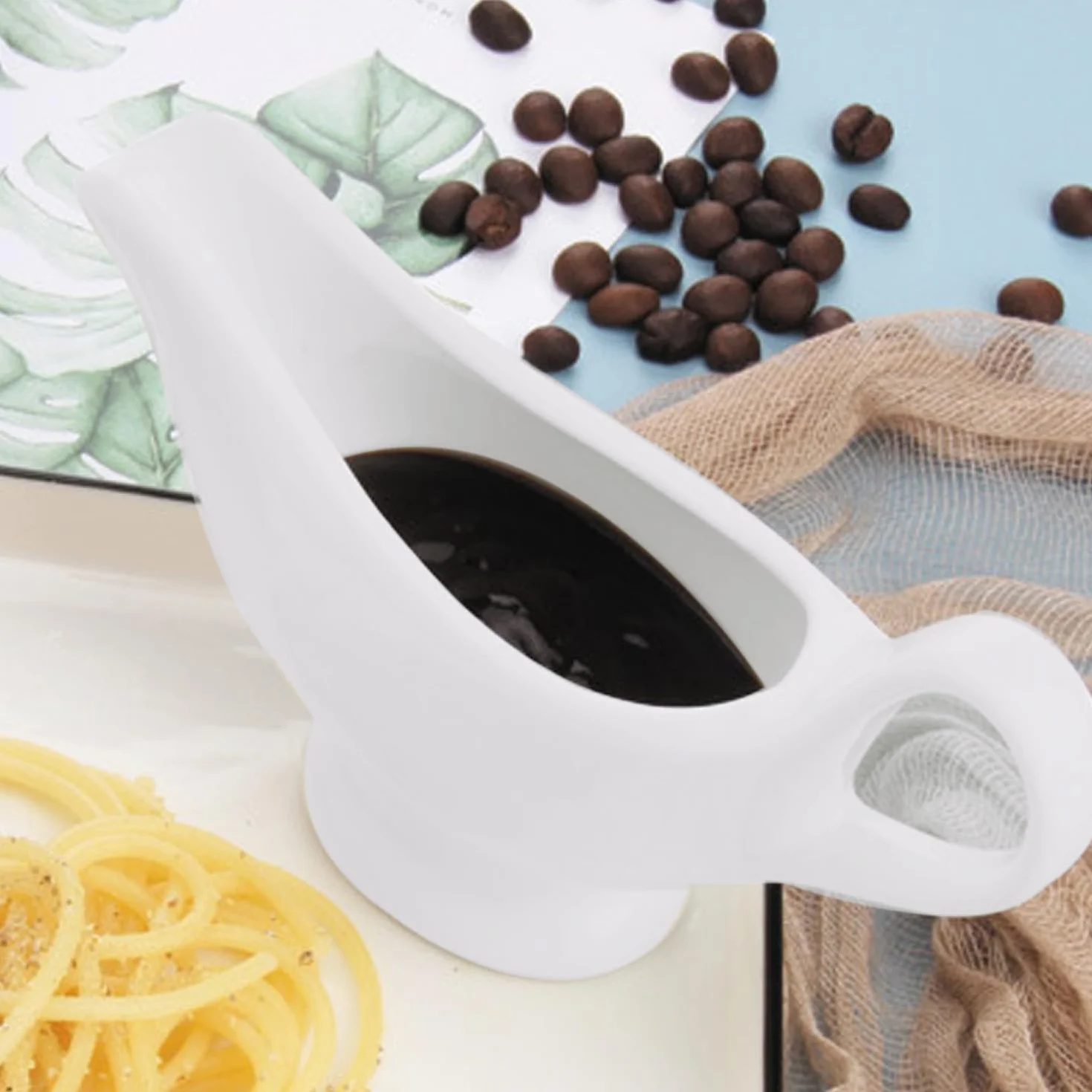 Nizirioo - Saldera de porcelana (310 ml, bote de salsa con asa, contenedor para aderezos, crema, caldo de leche, diseño elegante, gran asa