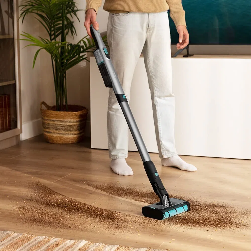 Cecotec Aspiradora Escoba sin Cable Ultraligera - Scoba 2100 Twice. 210W y 20 kPa, Motor Digital Brusless, Autonomía 45 mins, Cabezal Motorizado Omnidireccional con Doble Cepillo, 2 Accesorios