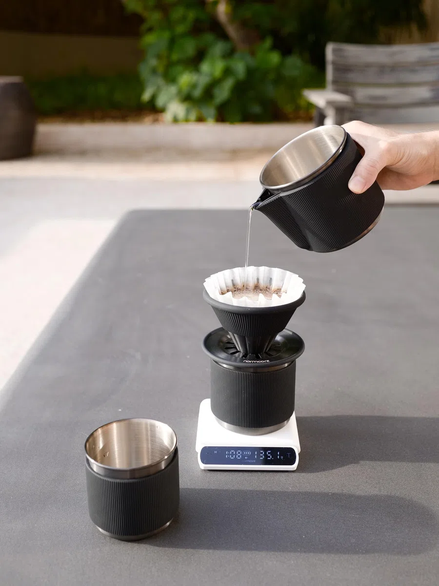 Normcore Juego de cafetera portátil de viaje, gotero de café de viaje de una sola taza, uso V60 y cafetera de papel de filtro ondulado, acero inoxidable 304, revestimiento negro mate