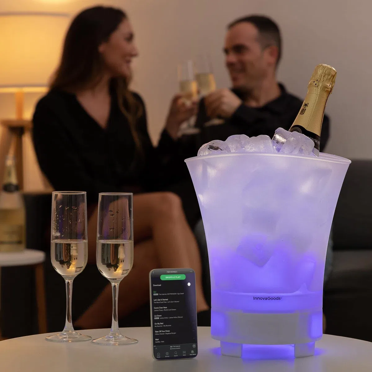 InnovaGoods Cubitera LED con altavoz recargable, cubitera con Luz LED / 7 colores y 5 modos de iluminación, cubiteras para botellas, resistente al agua IPX4.