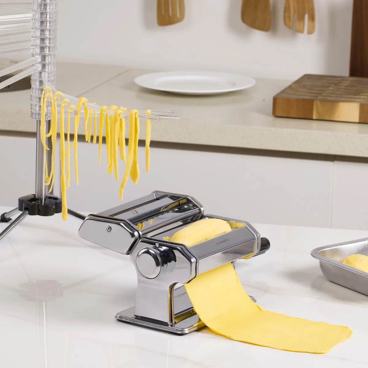 Navaris Maquina para Hacer Pasta - Maquina Pasta Fresca con Grosor Ajustable 0,5 a 3 mm - Cortador Pasta rellena Espaguetis tallarines lasaña - Pasta Maker de Acero Inoxidable