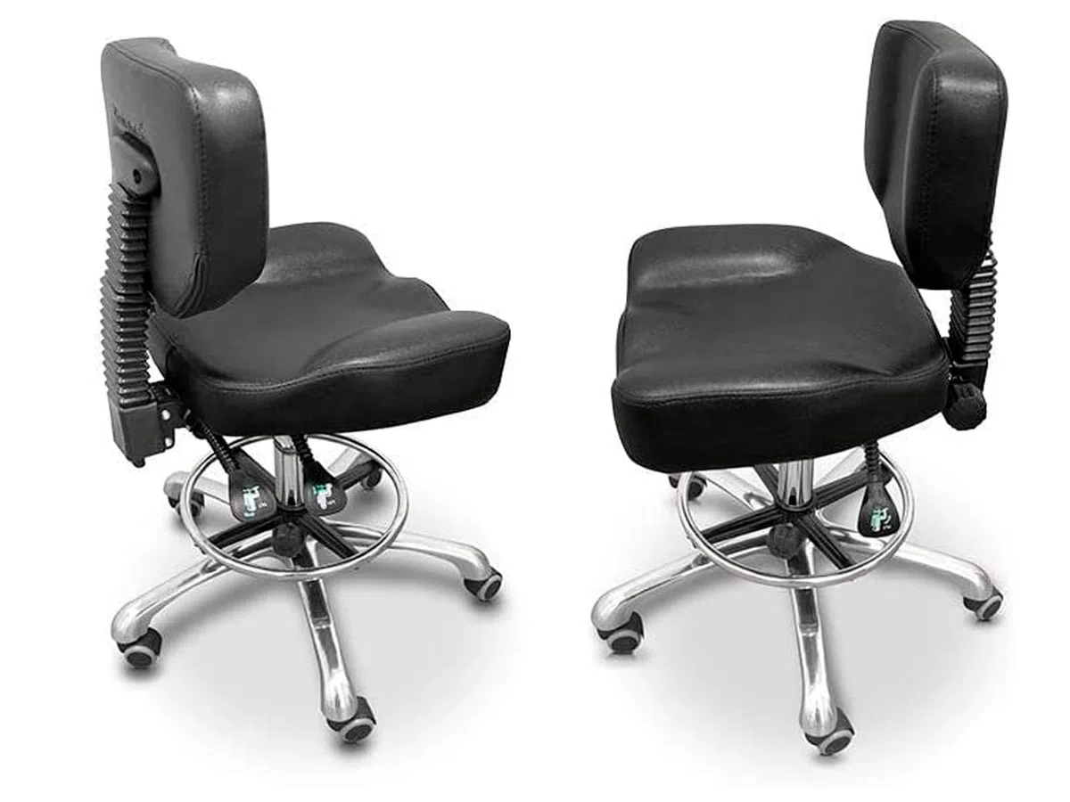 QUIRUMED Taburete hidráulico con Respaldo, Asiento reclinable y reposapiés, Color Negro, tapizado en Polipiel, Acero Cromado, Antideslizante, Ergonómico