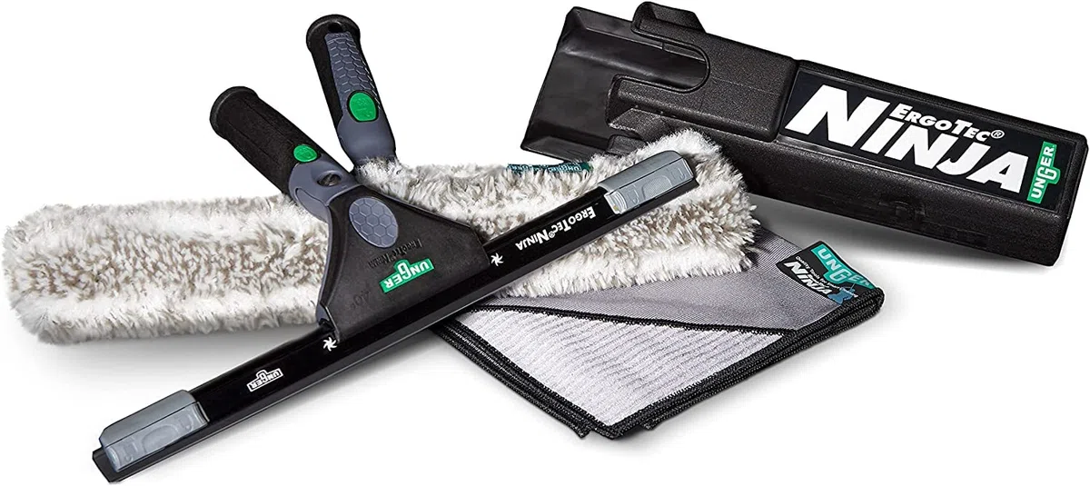UNGER ErgoTec - Juego completo de limpieza de ventanas Ninja 6 en 1 (limpiador de 35 cm, limpiador de ventanas de 35 cm, paño de microfibra, raspador de cristal, funda, depósito en un cinturón,