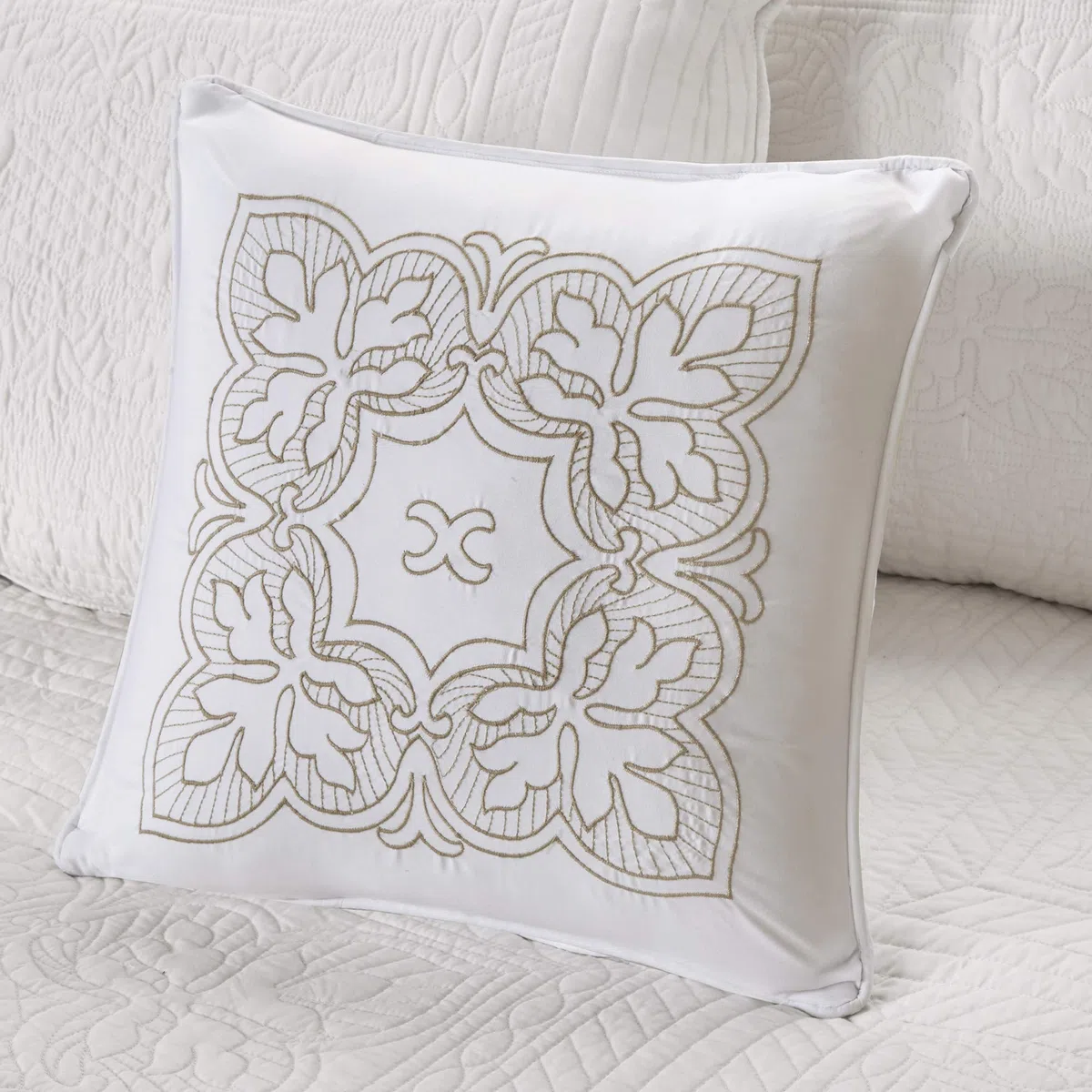 Madison Park Daybed Cover Set Damask Quilted Cover for Daybeds, All Season, Pre-washed Cotton-Filled Coastal Bedding with Scallop Edge, Shams, Bedskirt, Décor Pillows, Tuscany, White, 39"x75", 6 Piece