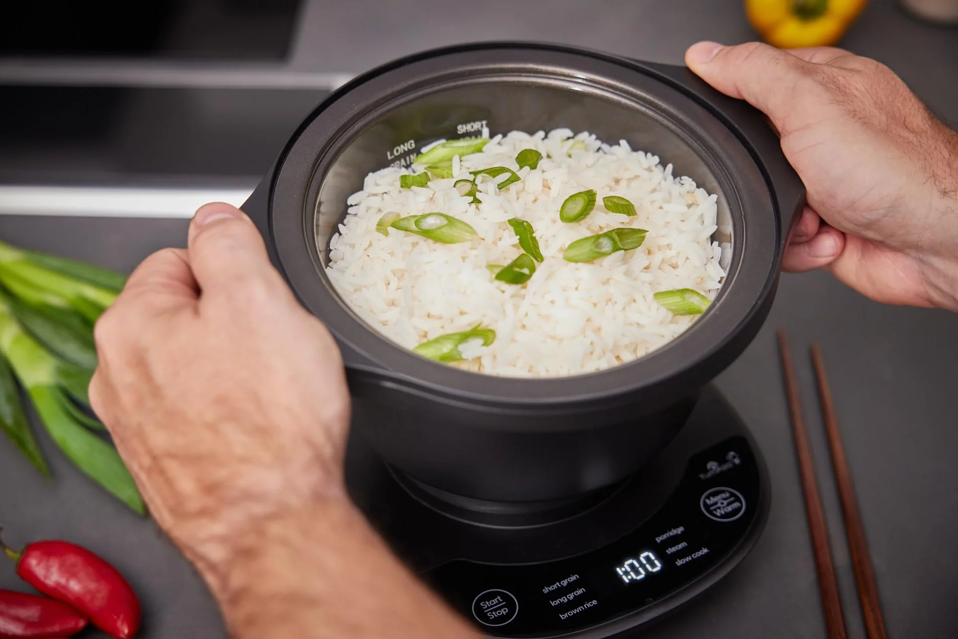 Yum Asia Kotori Mini olla de arroz Donburi con lógica difusa avanzada, cuenco de cerámica ninja (1 taza, 0,18l), 3 funciones de arroz, 3 funciones multicocina, pantalla LED, 220–240V (Negro antracita)