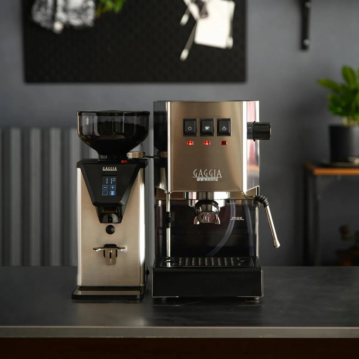 Gaggia Milano MDF55 - Molinillo de café espresso, tolva de 250 g, fabricado en Italia, controles de pantalla táctil y perilla giratoria, ajuste micrométrico continuo, rebaba plana, motor de 310 W