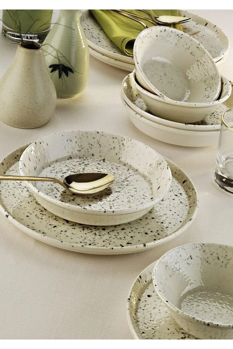 Elegante juego de cena de 18 piezas, 100% porcelana, color blanco. Incluye 6 platos de servicio (26 cm), 6 cuencos (14 cm), 6 platos (20 cm), apto para lavavajillas y microondas