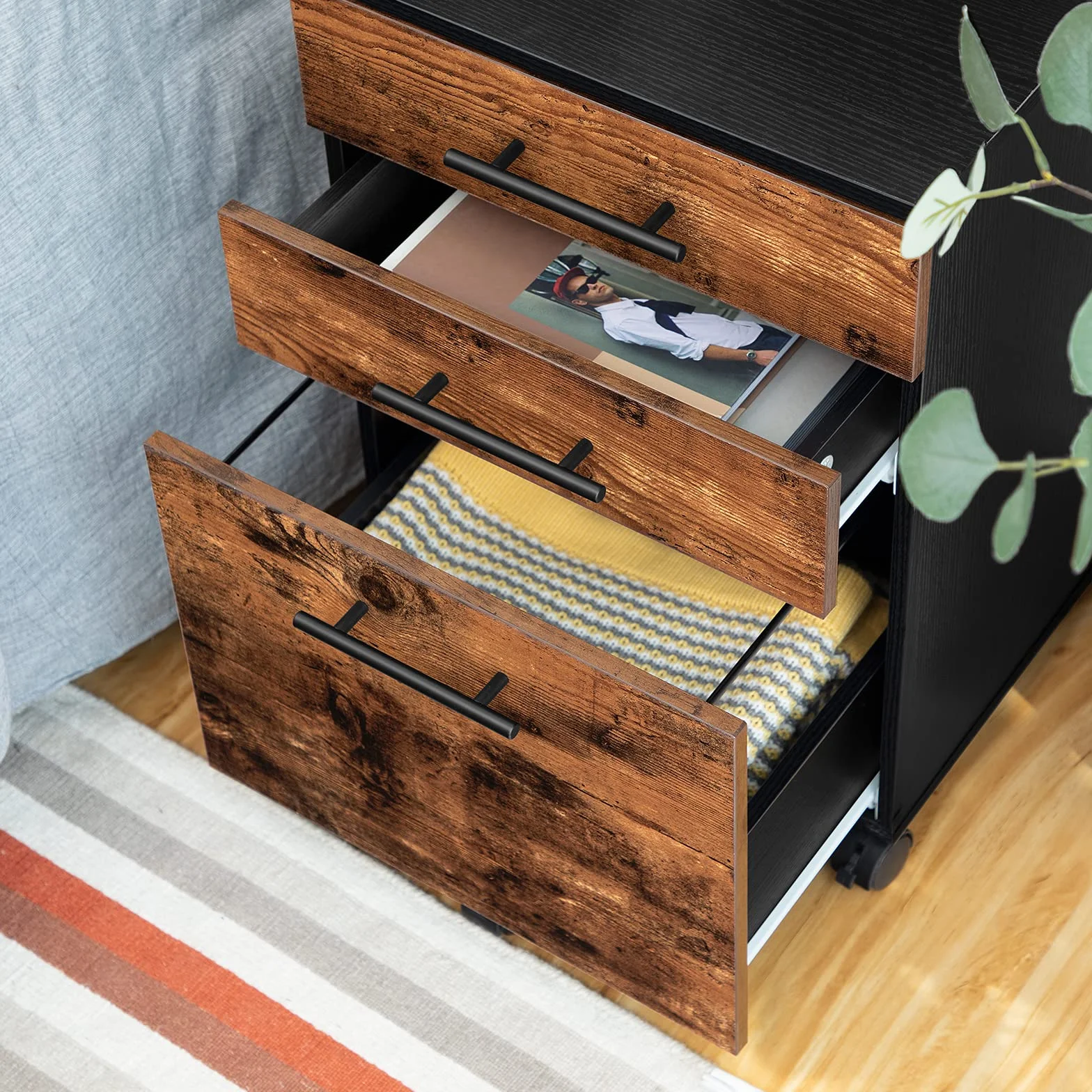 HOOBRO Mueble Archivador, Armario Móvil para Oficina con 3 Cajones y Archivador Colgante, 40 x 40 x 57,5 cm, Diseño Industrial, Marrón Rústico EBF02WJ01G1