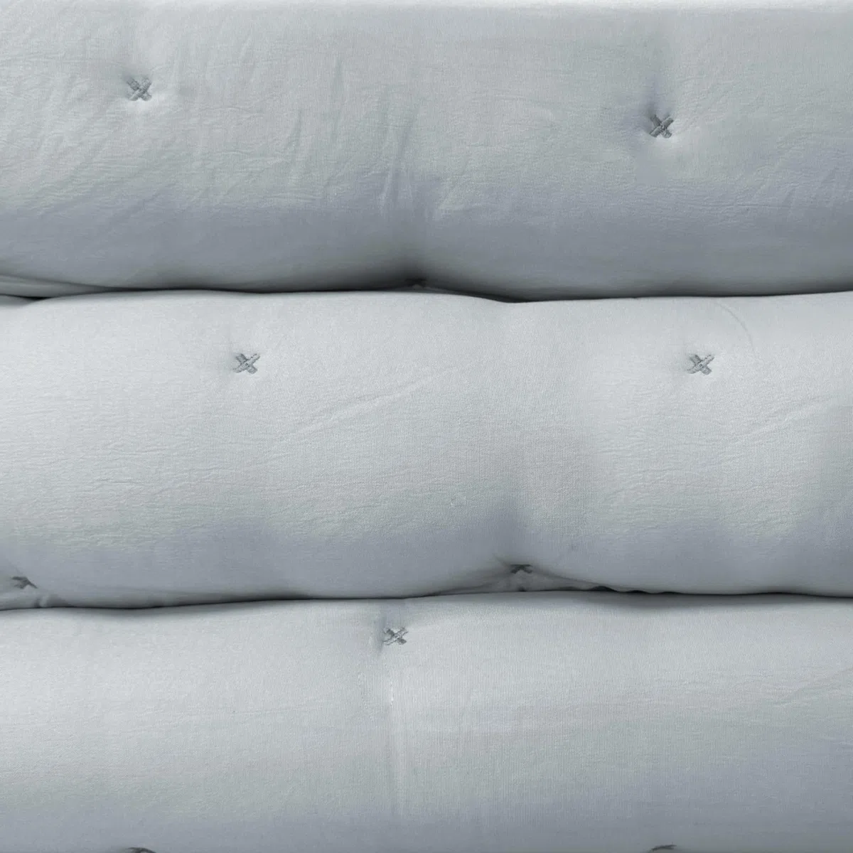 Liniva Home Comforter De Microfibra Reversible. Edredón 100% Microfibra Tacto Extra Suave - Modelo Zuri - Incluye Funda de Cojín. (Gris, Cama 135 cm)