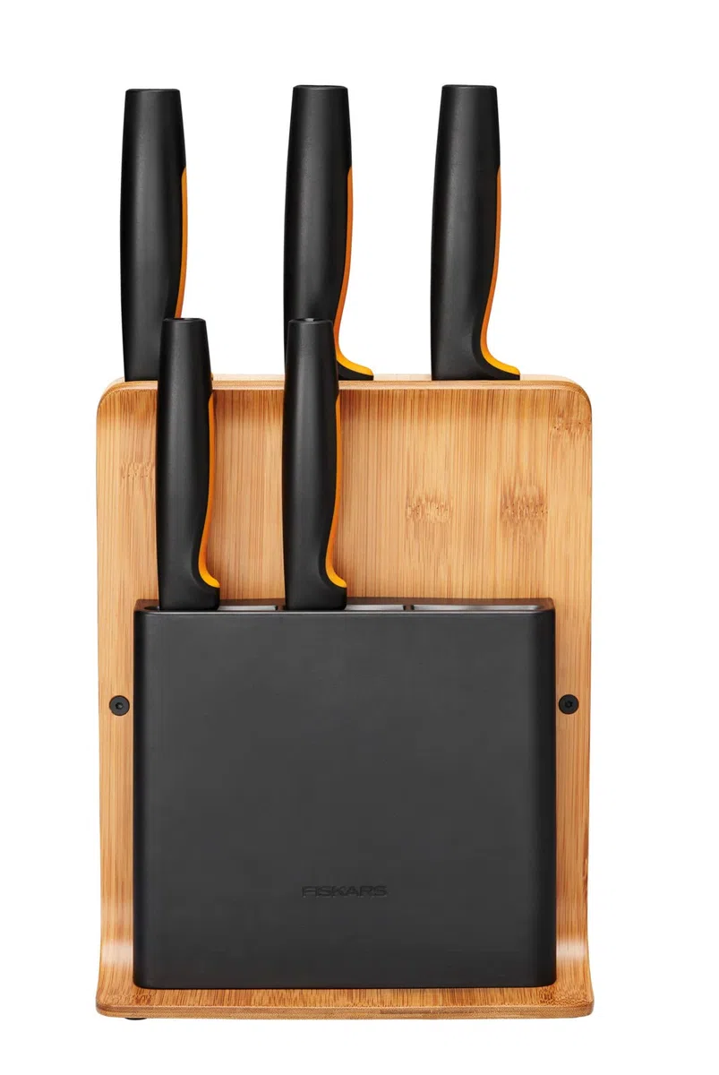 Fiskars Bloque de bambú con 5 cuchillos, Functional Form, Incluye Cuchillo para verduras, Cuchillo de tomate, Cuchillo de chef Santoku, Cuchillo de cocina y Cuchillo de pan, Bambú/Plástico, 1057552