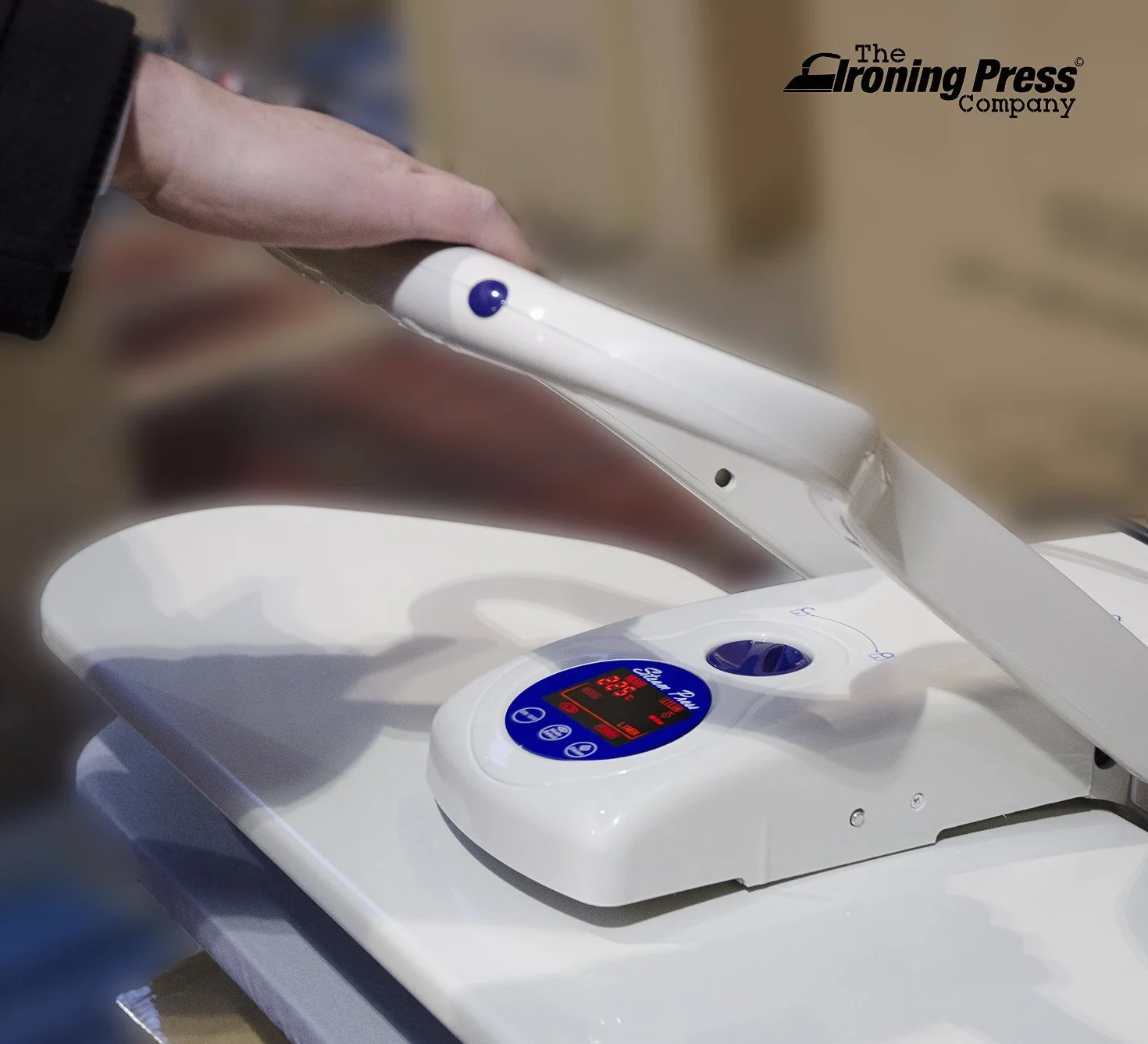 Prensa de Planchado a Vapor Ultra XL por Speedypress - El Sistema de Planchado a Vapor Doméstico más Grande y Avanzado de Europa (90cm x 31cm, 2.200 vatios) Para un Planchado Ultrarrápido (con Una Funda Extra GRATIS y Una Arpillera de Espuma con PVP de 45