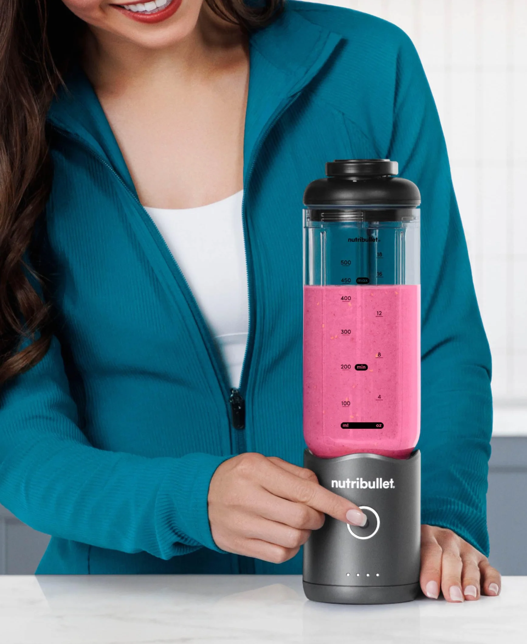 nutribullet Flex 590ml - Batidora Portátil para Smoothies con Tapa con Boquilla y Asa, Picadora, Tritura Hielo y Frutas Congeladas, USB-C, Vaso sin BPA, Fácil de Limpiar, Gris Grafito (NBP013GM)