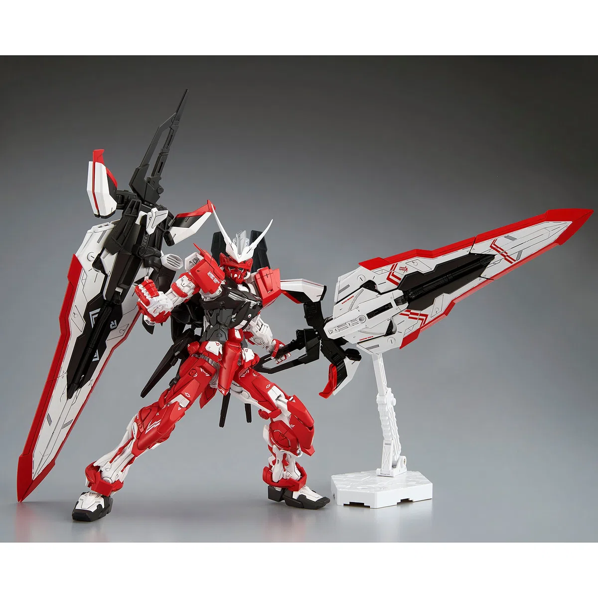 BANDAI Hobby MG 1/100 Astray Turn Red MBF-02VV - Kit de Maqueta Master Grade Gunpla - Modelo Exclusivo con Doble Espada Gerbera - Figura Articulada Detallada - ¡La Evolución del Astray Ha Llegado