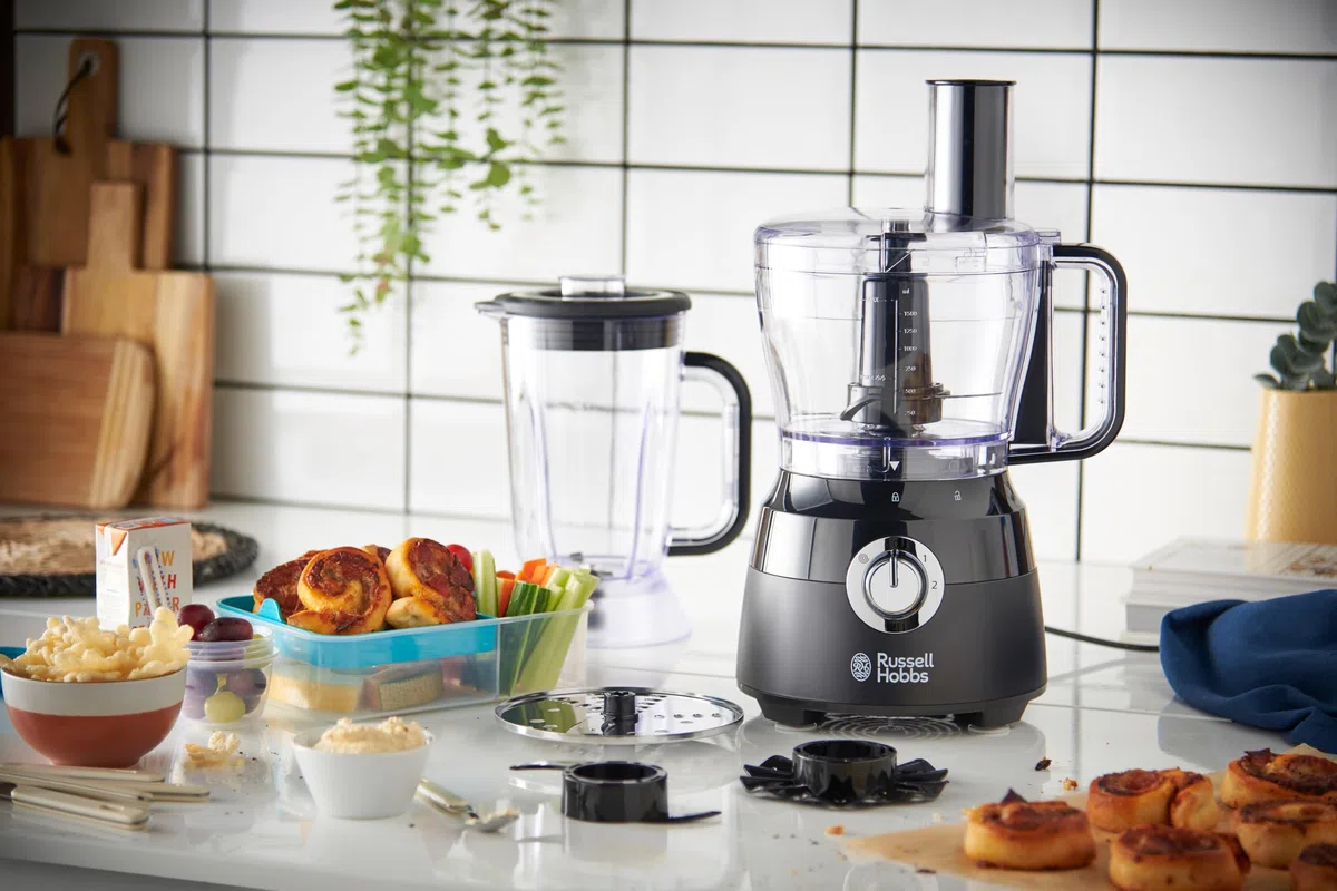 Russell Hobbs Procesador de Alimentos Matte Black - Cuchilla Acero Inoxidable, Disco Corte y Rallado, Amasador, Disco para Cremas, Jarra Batidora 1,5L, 2 Velocidades, Función Pulse, Negro - 24732-56