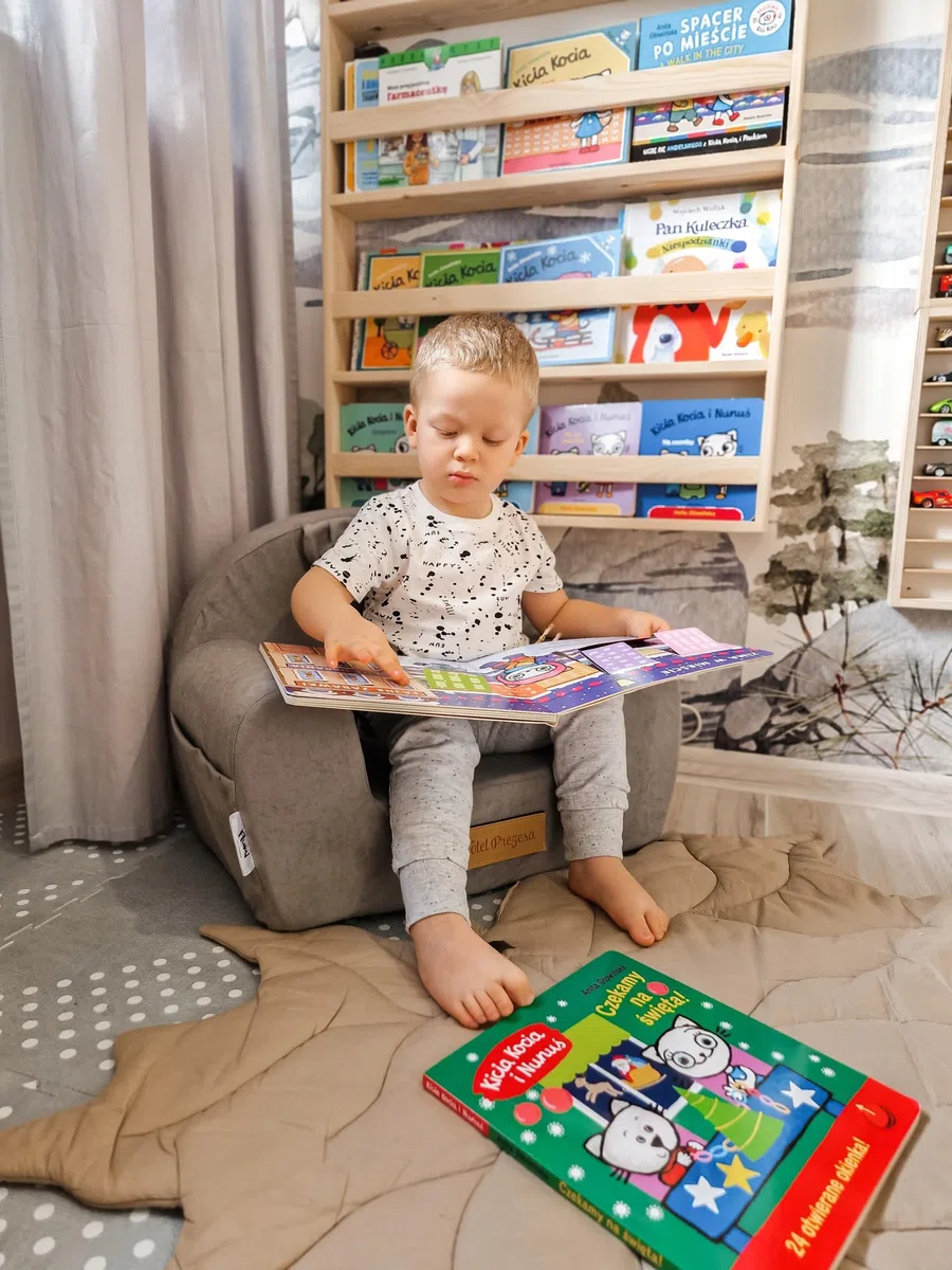 Flumi Sillón Infantil Personalizado para Niños y Bebés - Asiento para Sala de Juegos con Nombre Grabado (Gris Claro + Lino)