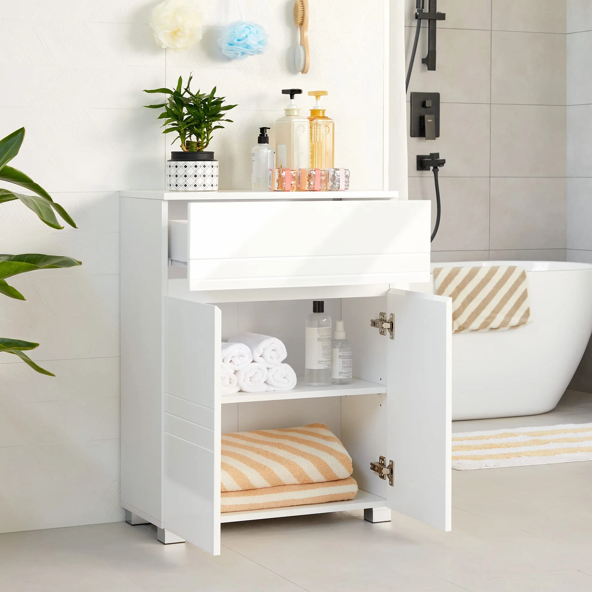 VASAGLE Armario de baño, Mueble de baño, con Doble Puerta, Estante Ajustable, para Pasillo, Entrada, 60 x 30 x 80 cm, Blanco BBK140W01
