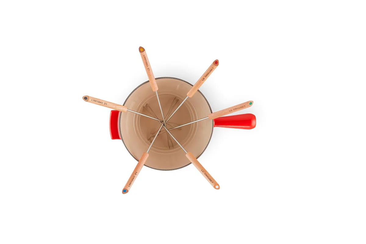 Le Creuset Set de fondue para queso de hierro fundido, Con 2 asas, tapa antisalpicaduras, quemador y 6 tenedores para fondue, Volumen 2 L, Cereza, 60020000602460