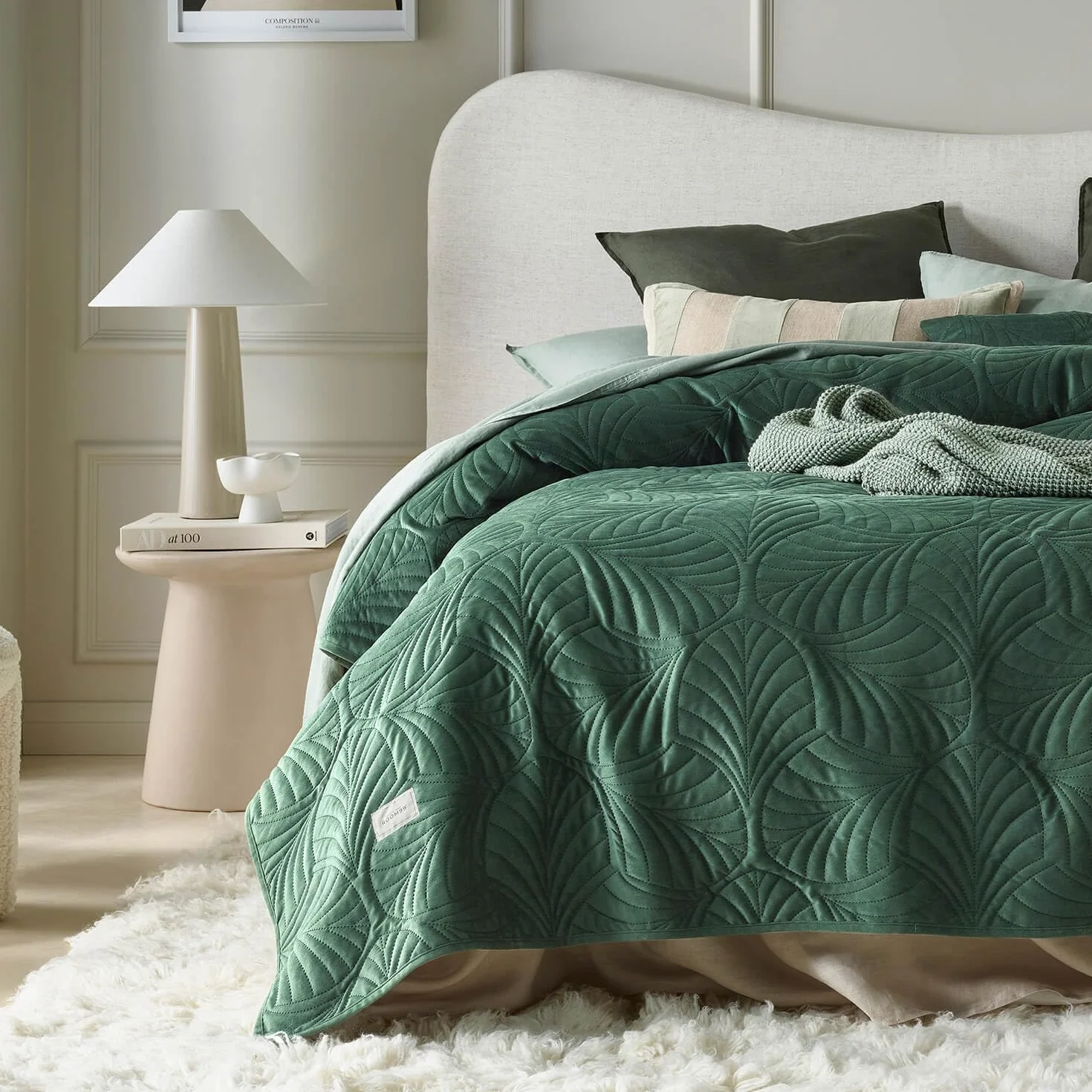 ROOM99 Feel Elegante Colcha en Color Verde Oscuro 240 x 260 cm, versátil, para el salón, o para el sofá, Ideal como Cama o sofá de Terciopelo