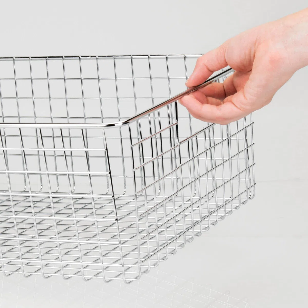 mDesign caja de metal versátil (juego de 2) - cesta de almacenamiento de alambre grande para cocina, despensa, etc. - cesta de metal compacta multiusos con asas - cromo