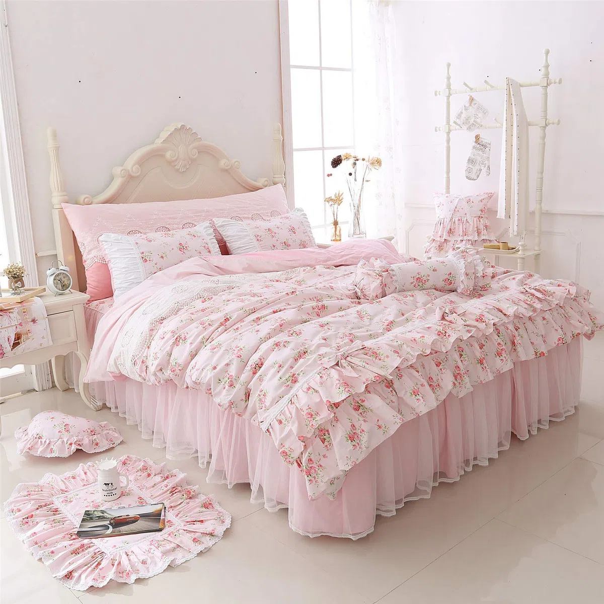 LELVA Juego de Funda de edredón con Estampado de Rosas románticas con Falda de Cama, Encaje Rosa, Volantes, Floral, Shabby Chic, Juego de Ropa de Cama tamaño Queen, 4 Piezas