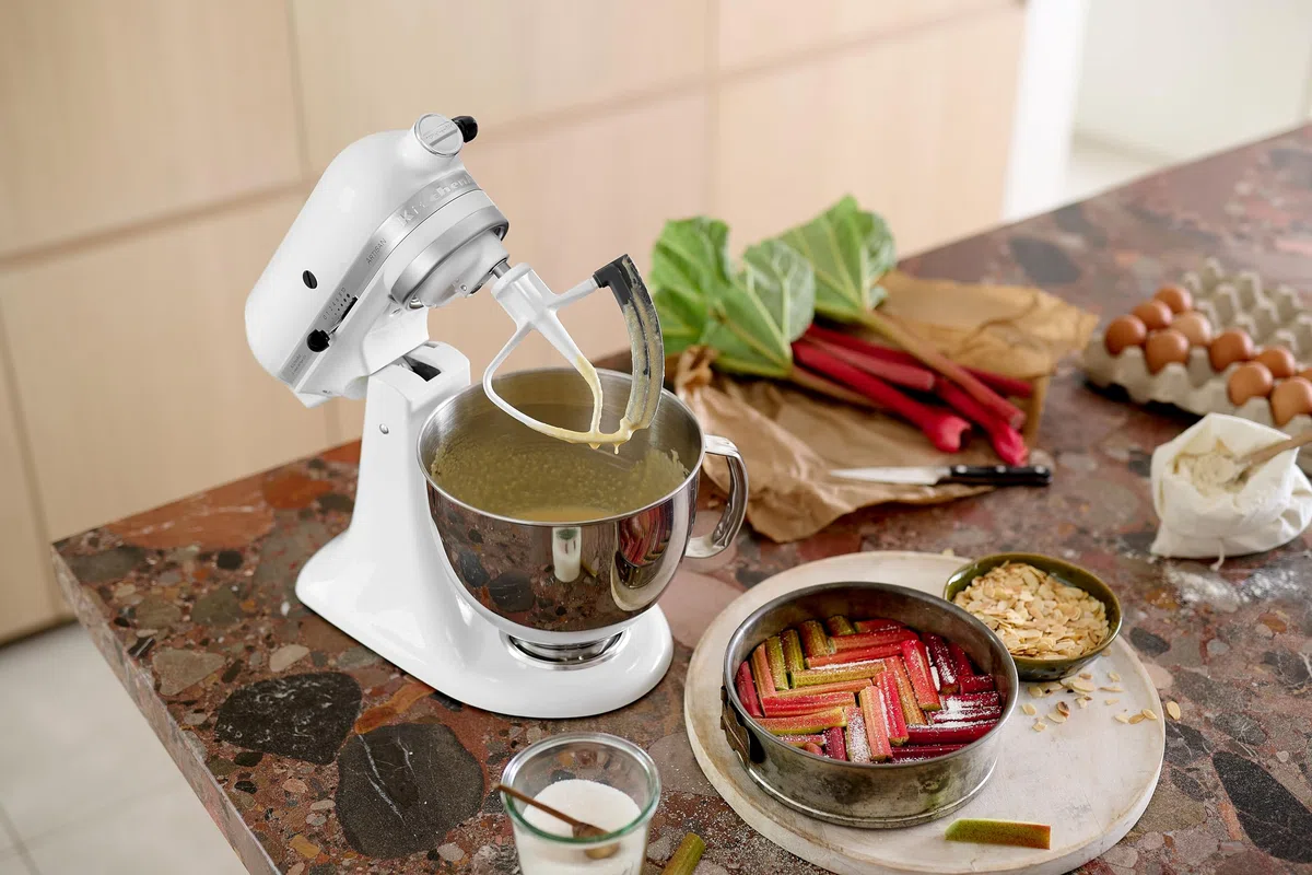 KitchenAid Pala Flexible para Robots de Cabeza Basculante 4.3L y 4.7L, Metal Recubierto con Borde de Silicona Flexible, Accesorio Rascador