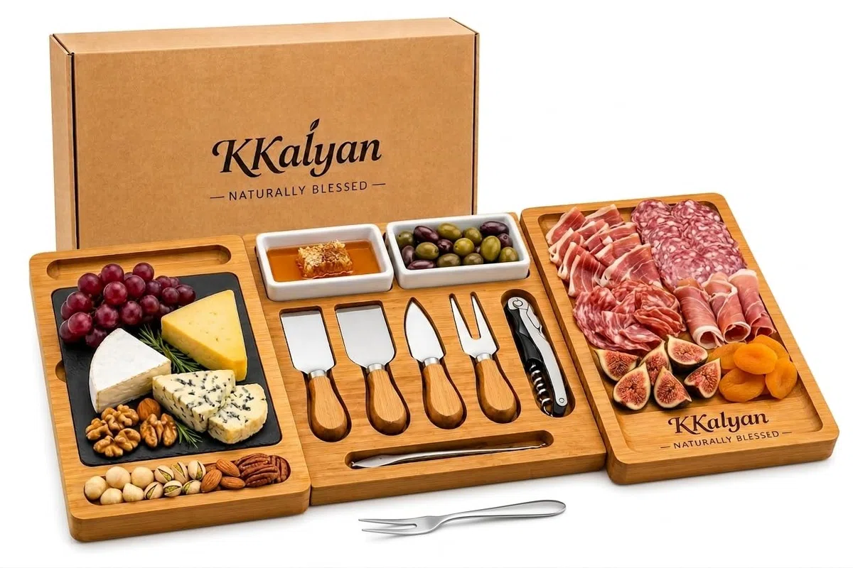 Kkalyan - Tabla de Aperitivos Extensible de Bambú | Set Quesos con Pizarra, 4 Cuchillos, Sacacorchos, 2 Cuencos y ebook Gratis | 41,5 cm → 68 cm | Regalo Gourmet
