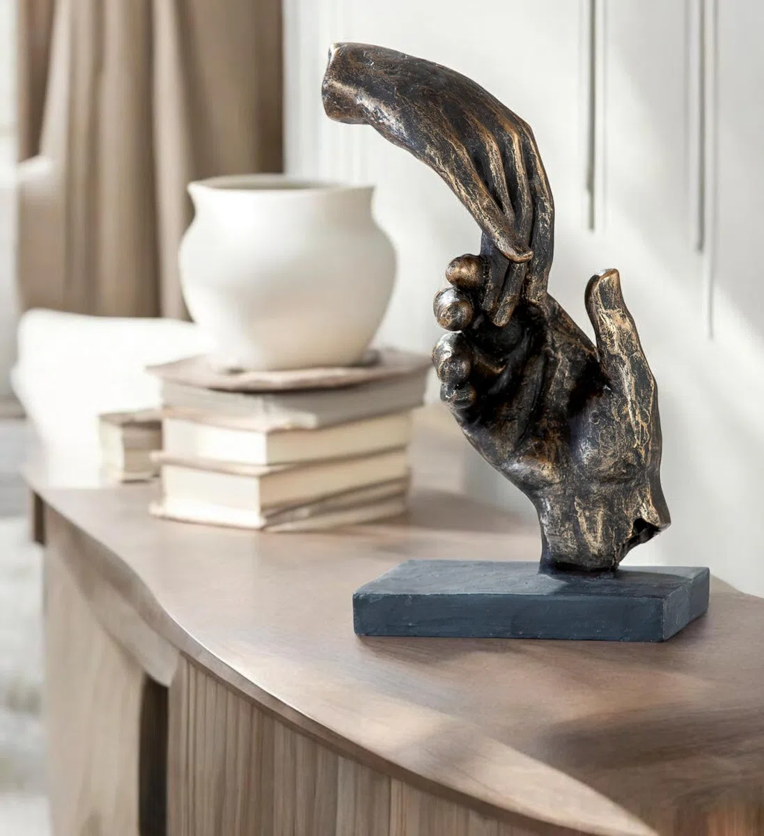 Casablanca – Escultura Decorativa de Mano – de Poli con Colgante – Regalo y decoración – Altura 21 cm