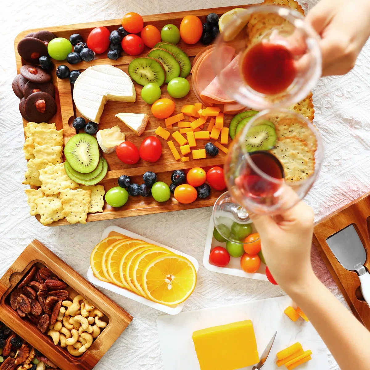 hecef Juego de Tablas de Queso de Madera de Acacia, Plato de Queso con 2 cajones deslizables, Juego de Cubiertos, Platos de Aperitivos y Pizarra de Queso de mármol, Tabla de Embutidos para Servir