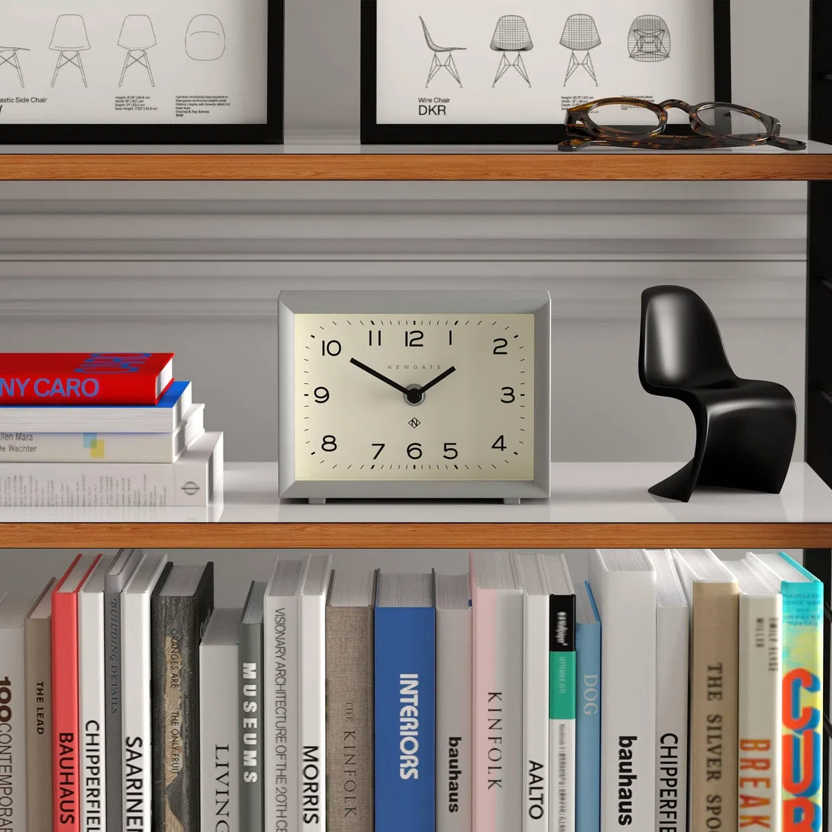 NEWGATE® Henry Reloj de Escritorio | Diseño Rectangular contemporáneo | Gris Elegante | Monjers fáciles de Leer | Estilo Moderno para Escritorio, encimera, estantería o mesilla