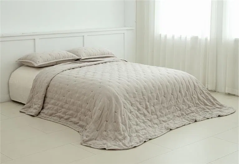 BLANCO NUMERO UNO Colcha Bouti Antilla Bordada - Clara Vidal, Suave y Elegante para Decorar tu habitación (Beige, 180 CM)