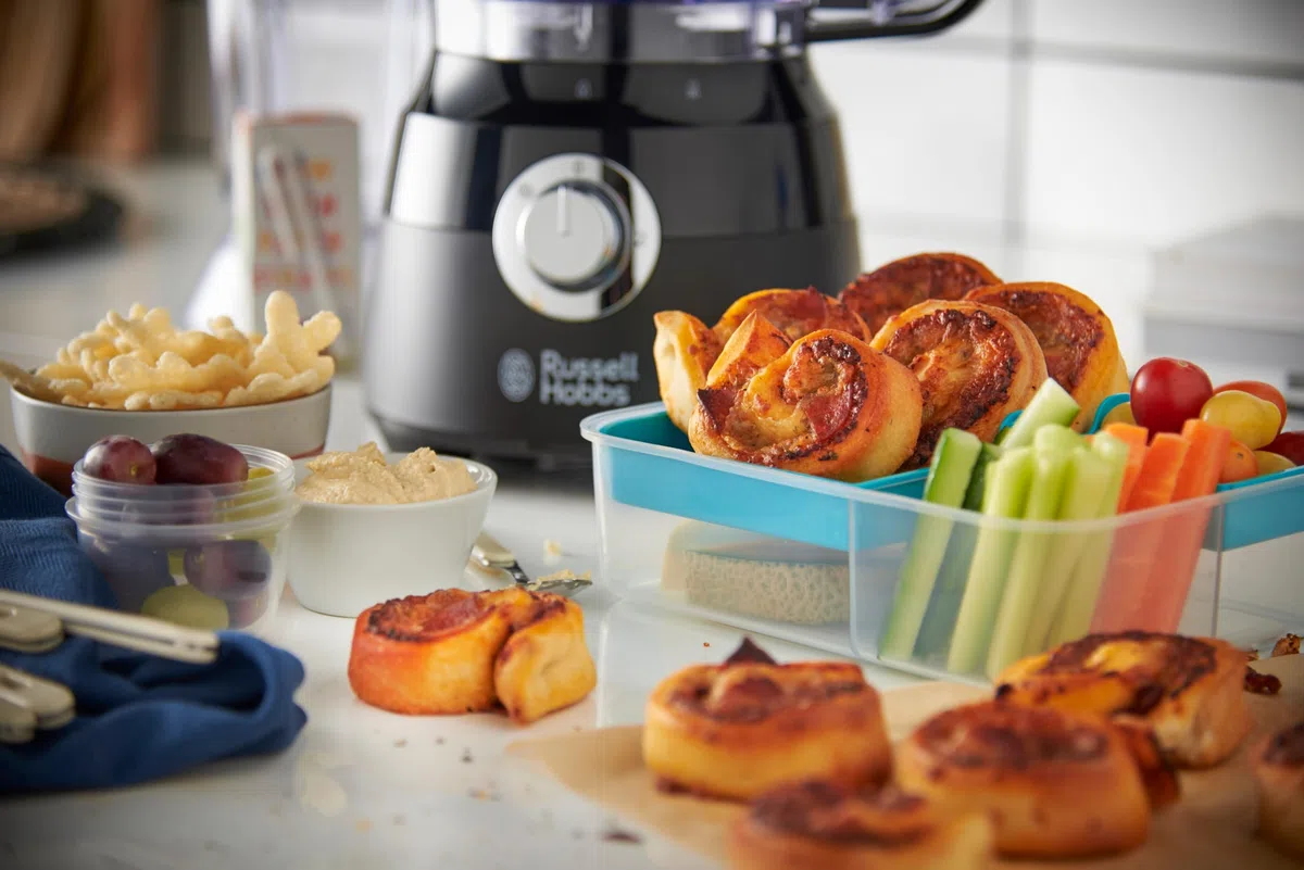 Russell Hobbs Procesador de Alimentos Matte Black - Cuchilla Acero Inoxidable, Disco Corte y Rallado, Amasador, Disco para Cremas, Jarra Batidora 1,5L, 2 Velocidades, Función Pulse, Negro - 24732-56