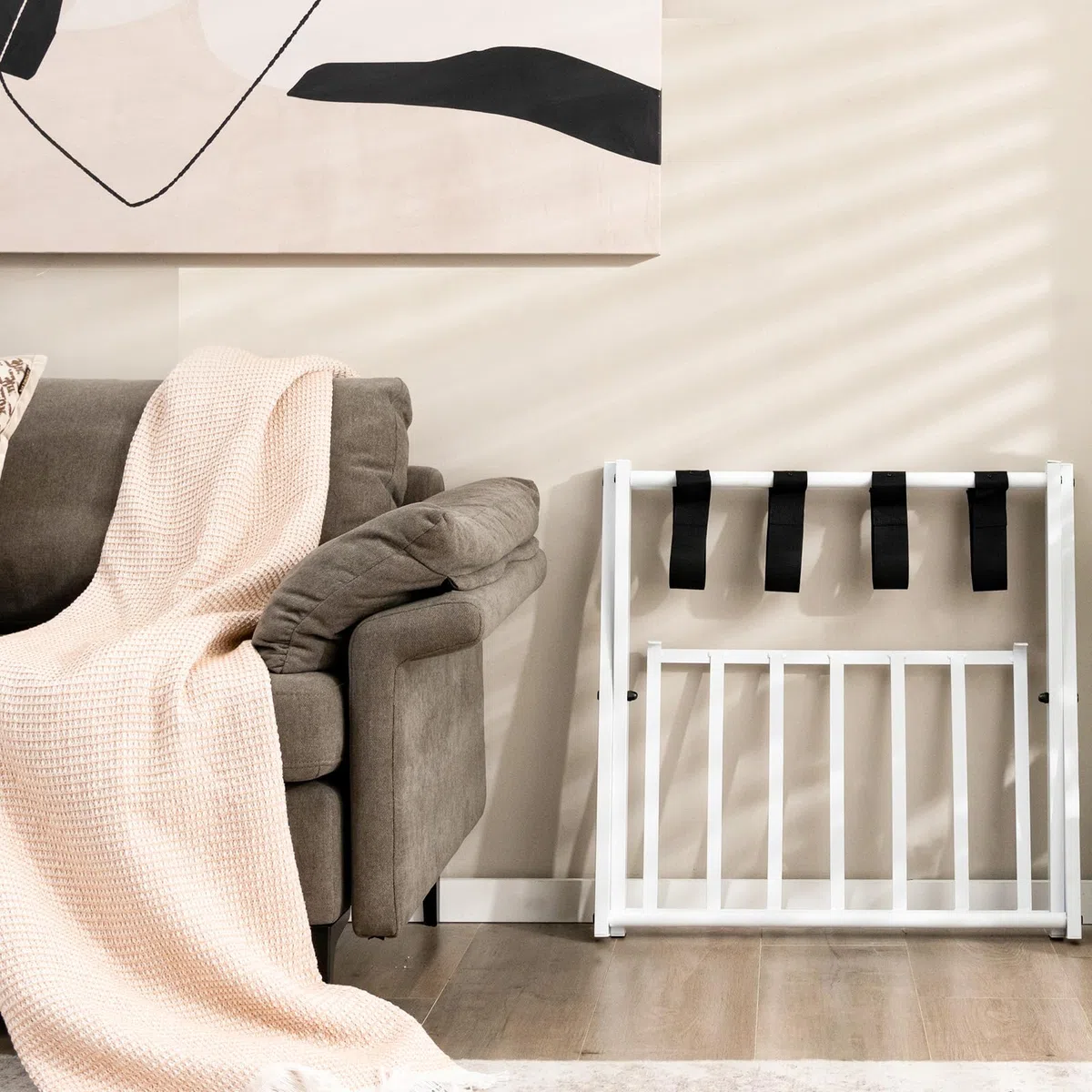 HOMASIS Estante para equipaje plegable, Soporte de metal para maletas y bolsas con estante, Portaequipajes con diseño de 2 niveles, para habitación, hotel, 68x43x56cm (Blanco, 2)