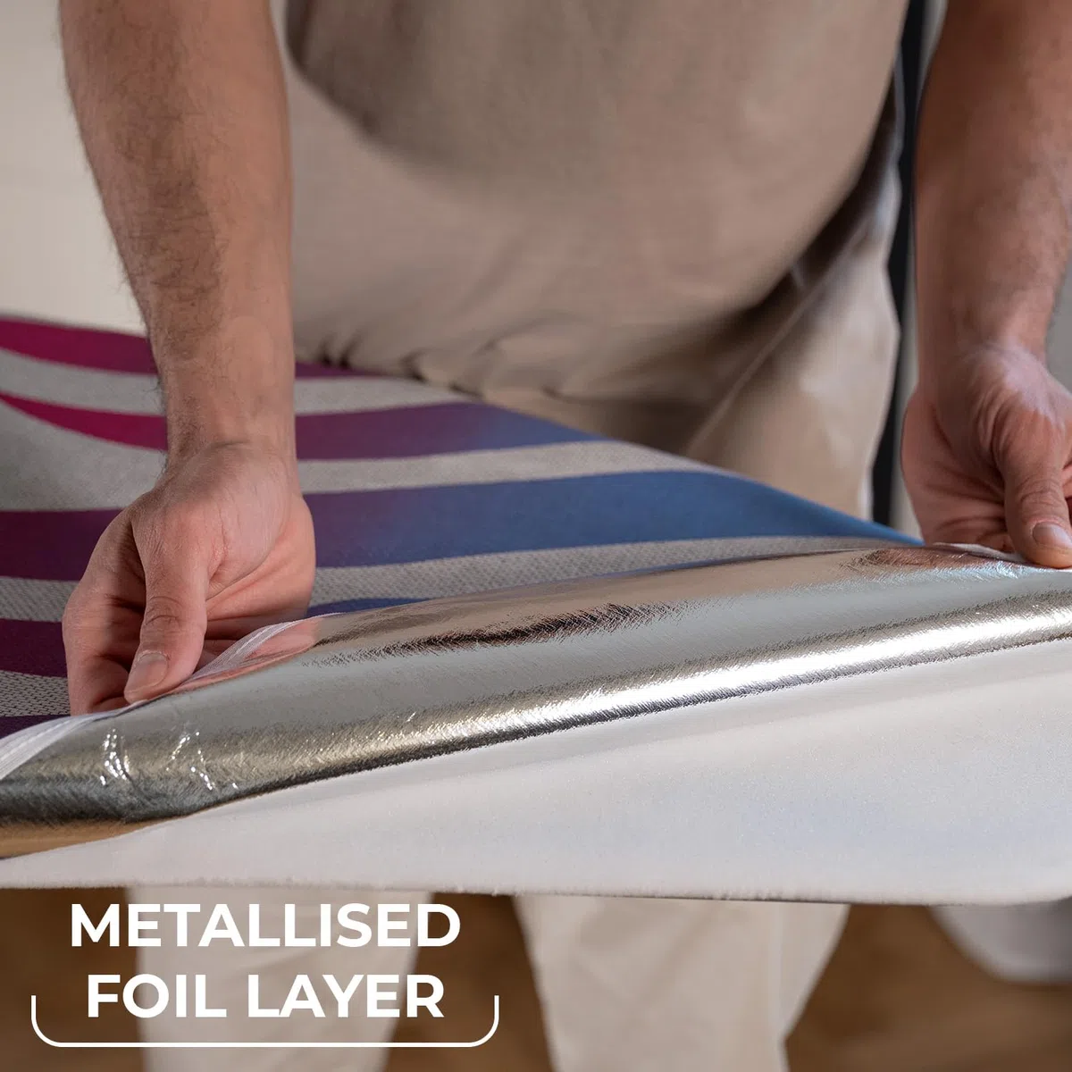 Vileda Total Reflect M - Tabla de Planchar con Soporte Antideslizante para Plancha | Incluye Funda con Acolchado de Esponja | Fácil de Transportar y Almacenar | 120x38 cm | Color Lila y Gris