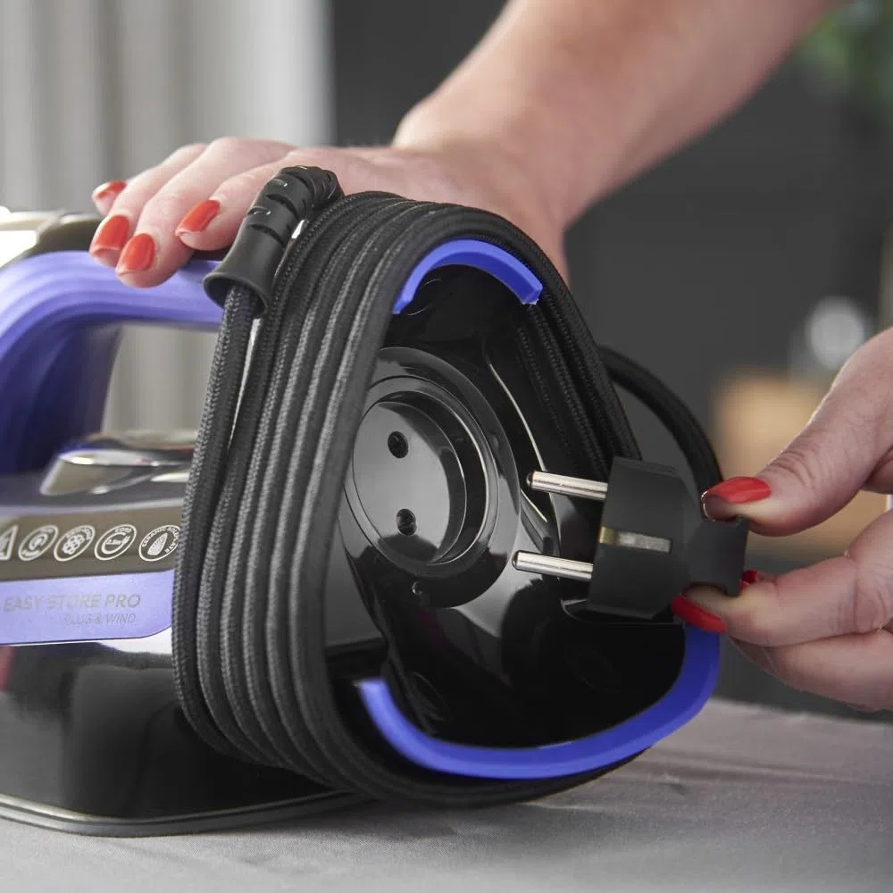Russell Hobbs Plancha de Ropa Easy Store PRO, Cable Enrollable y Clavija se Encaja en Base para Guardar, 2400 W, Suela Cerámica, Golpe Vapor 200 g, Ajuste Automático Temperatura según Tejido,26731-56