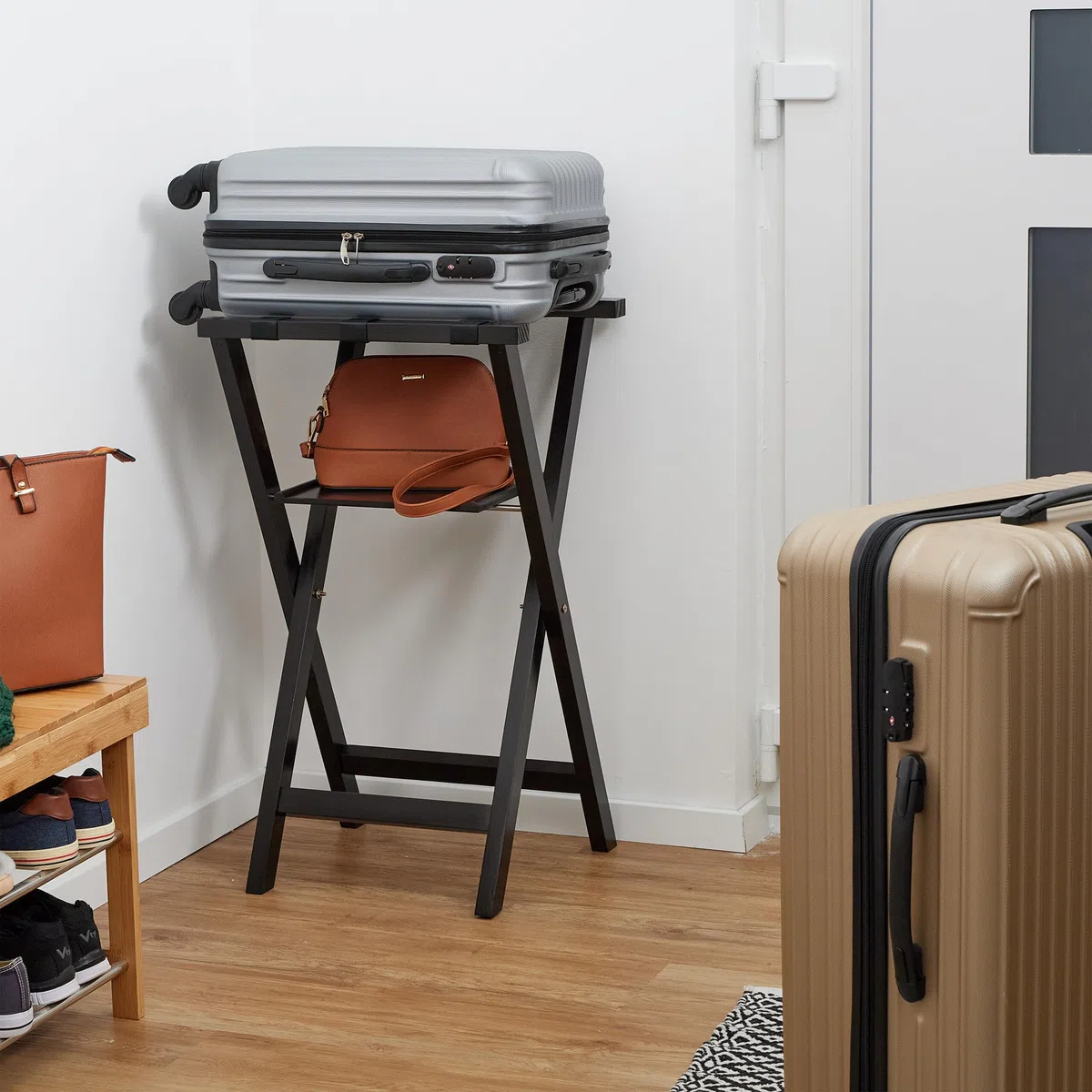Relaxdays Soporte para Maletas, Plegable, Madera de Pino, 81x46x43 cm, Portamaletas para Hotel, Balda Adicional, Negro