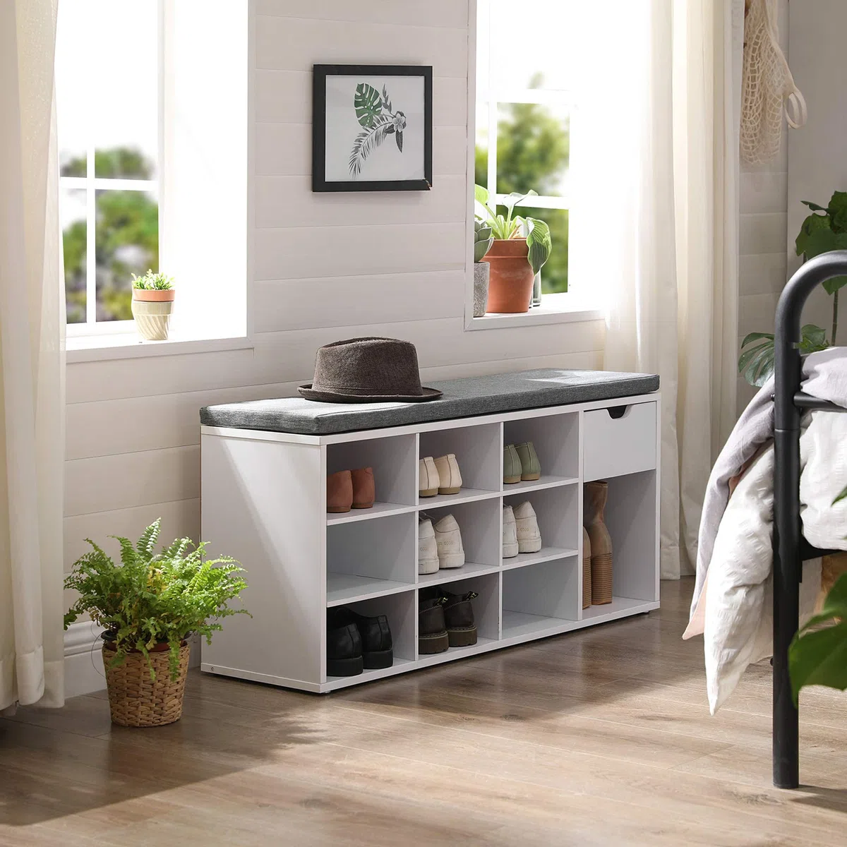 VASAGLE Banco Zapatero, Zapatero con Asiento y Cojín, Banco para Zapatos con Estante, Asiento Acolchado, para Entrada Pasillo Dormitorio, 30 x 104 x 48 cm, Blanco y Gris LHS24WT
