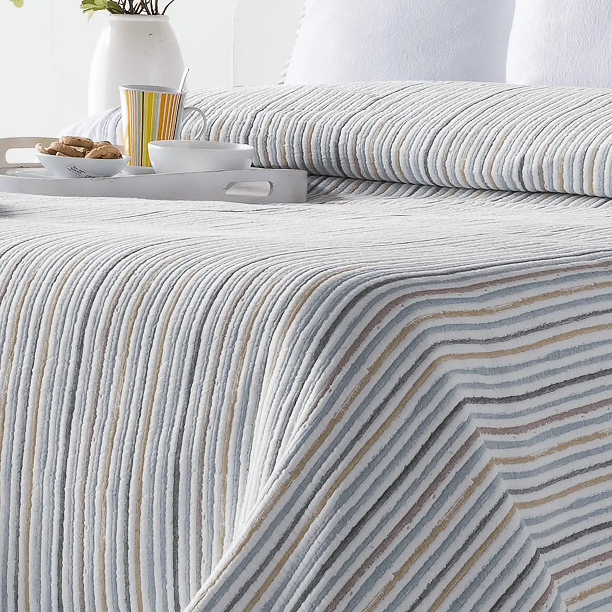 VIALMAN Colcha Bouti Ligero Sofia 14 con un Diseño de Rayas para Cama de Matrimonio de 180 | Colcha Jaquard 180 | Colcha Beige 270x270 cm