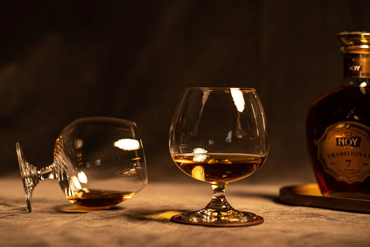 Copas de Cristal Grandes para Brandy y Coñac | Juego de 2 | 620 ml | Vasos Gigantes de Tallo Corto | Cristalería con Forma de Globo para Beber y Degustar Brandy Large Crystal