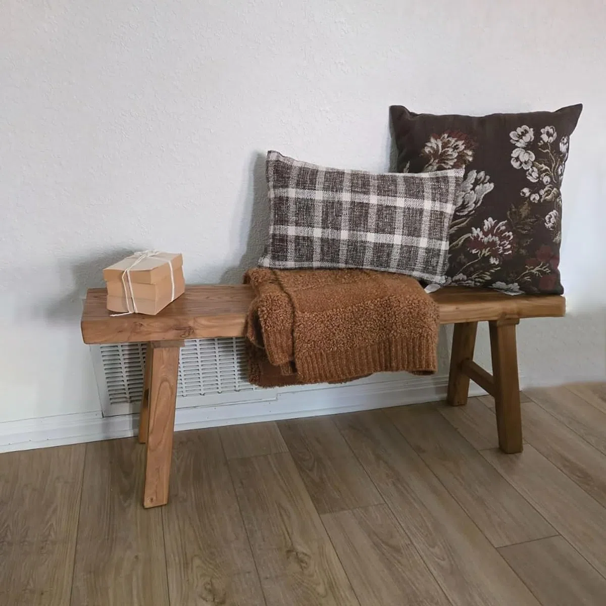 Banco de comedor de madera maciza de estilo rústico for interiores, banco estrecho con borde natural, banco for el extremo de la cama del dormitorio, banco de entrada de cocina de madera asiática(140x