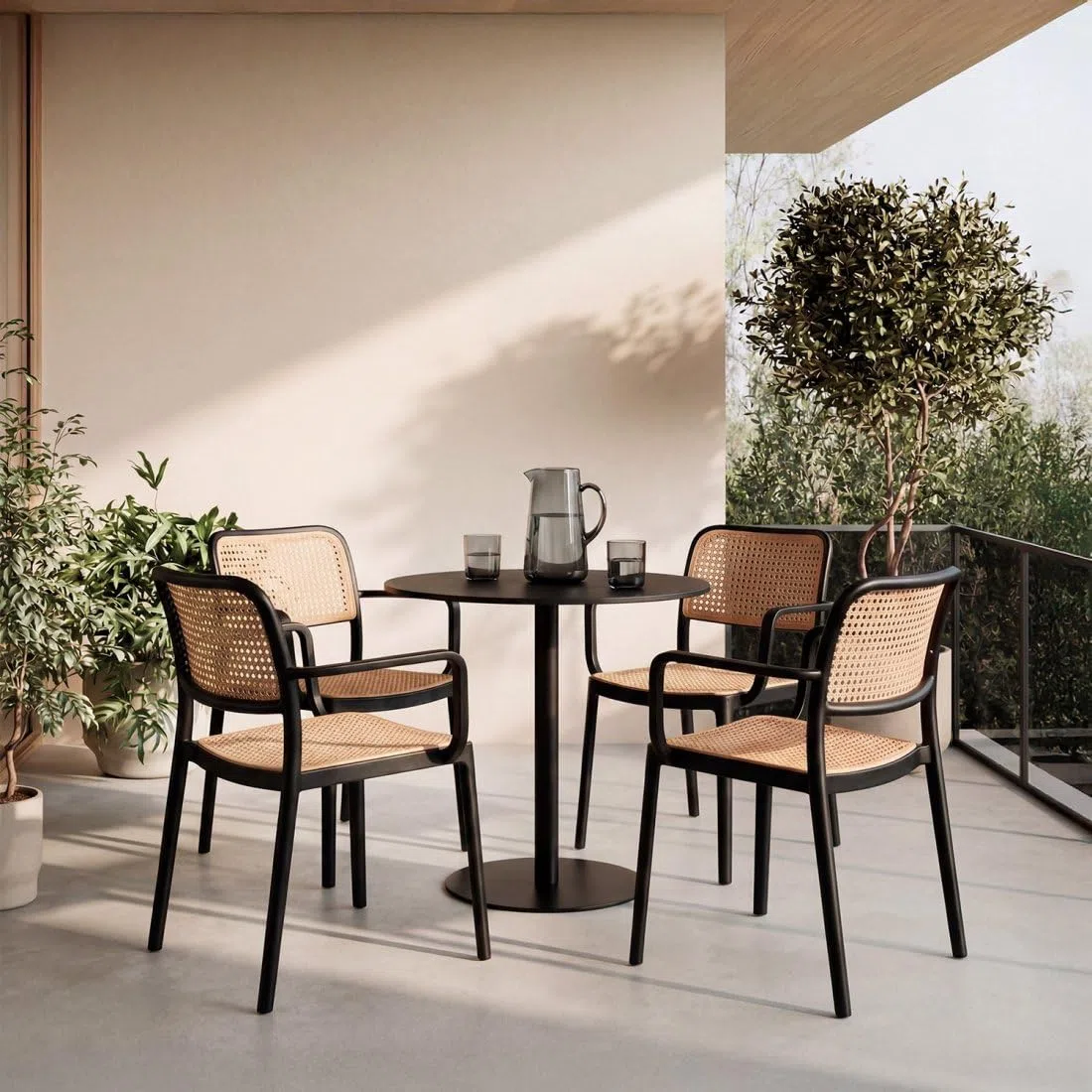 KLAST Silla Kaira con Reposabrazos de Polipropileno Negro, Diseño Vintage, Apilable y Ligera, Ideal para Salón, Cocina o Terraza, Dimensiones 57 cm x 81 cm