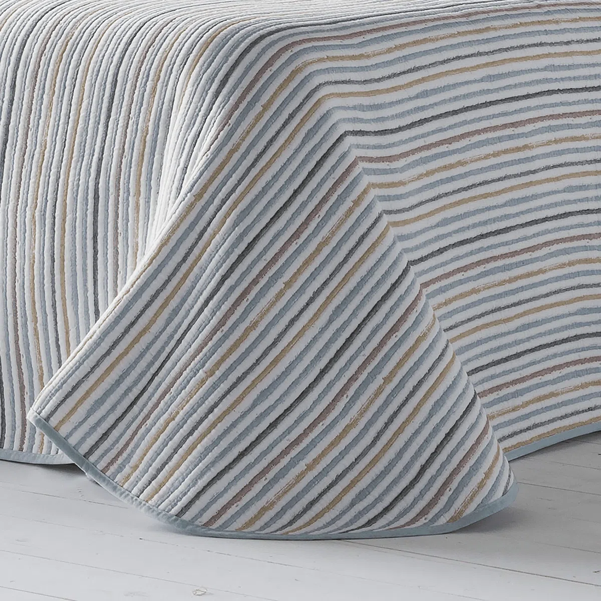 VIALMAN Colcha Bouti Ligero Sofia 14 con un Diseño de Rayas para Cama de Matrimonio de 180 | Colcha Jaquard 180 | Colcha Beige 270x270 cm