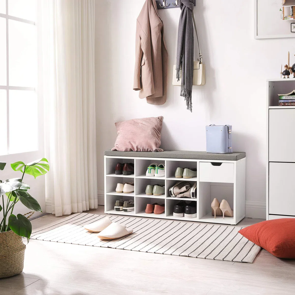 VASAGLE Banco Zapatero, Zapatero con Asiento y Cojín, Banco para Zapatos con Estante, Asiento Acolchado, para Entrada Pasillo Dormitorio, 30 x 104 x 48 cm, Blanco y Gris LHS24WT
