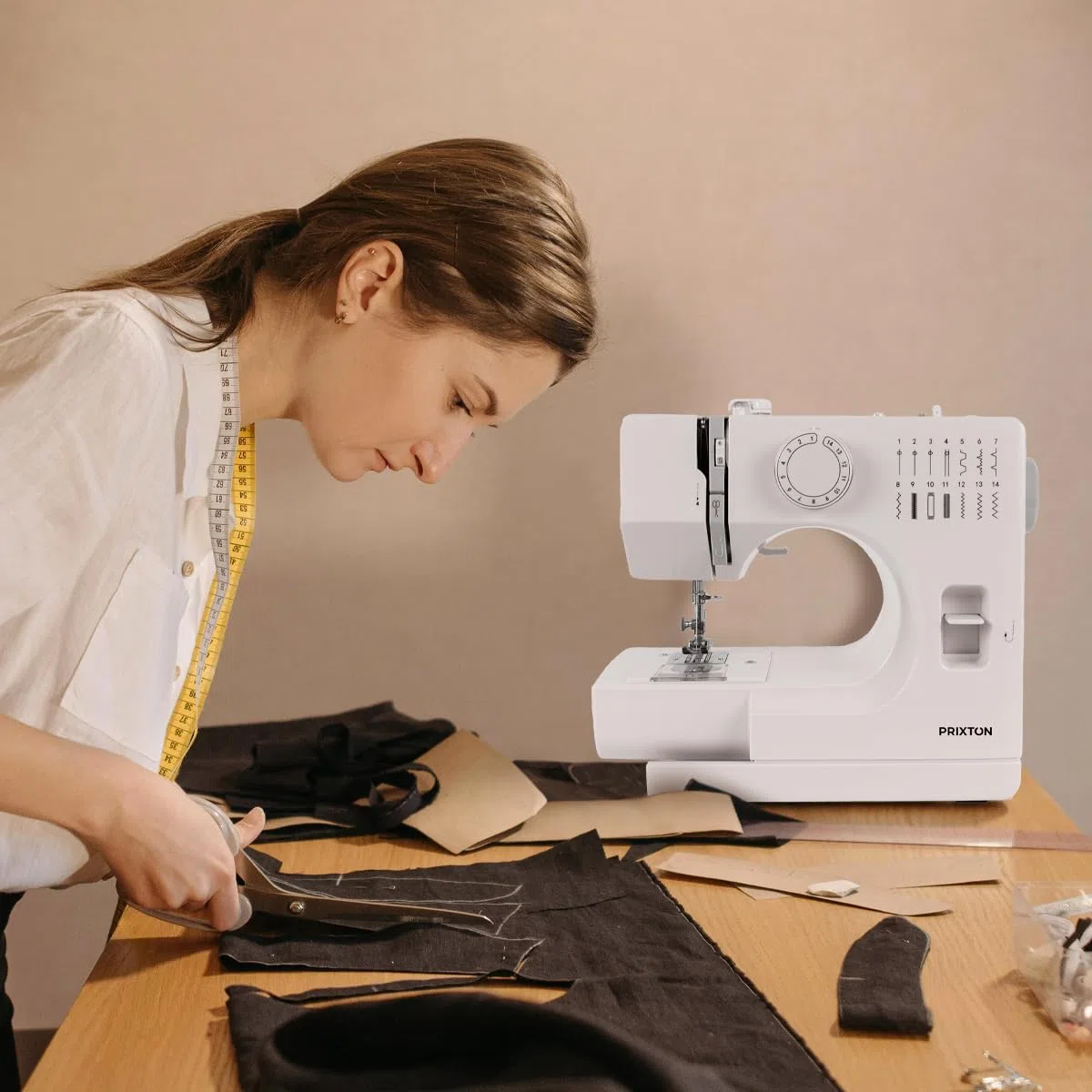 PRIXTON Máquina de coser P115, 14 Puntadas diferentes, 2 Velocidades, Lámpara y Pedal incluido