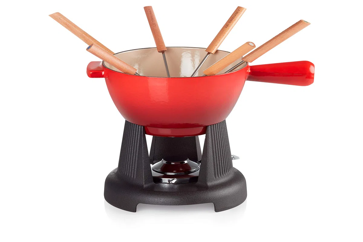 Le Creuset Set de fondue para queso de hierro fundido, Con 2 asas, tapa antisalpicaduras, quemador y 6 tenedores para fondue, Volumen 2 L, Cereza, 60020000602460