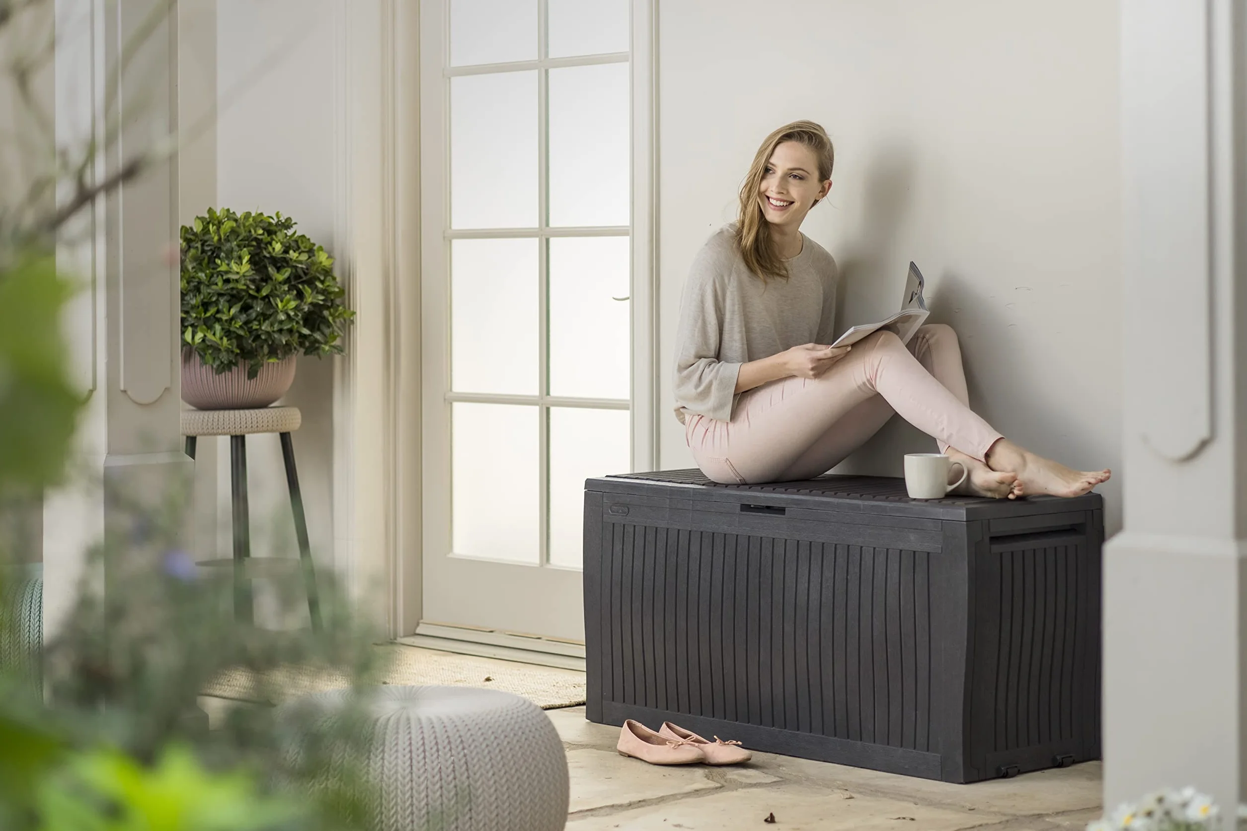 Keter Comfy - Baúl de resina de 270 L, color grafito, 116,7 x 54,6 x 8,6 cm